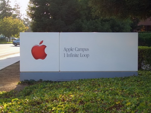 800px-Apple Headquarters Sign ByDay
