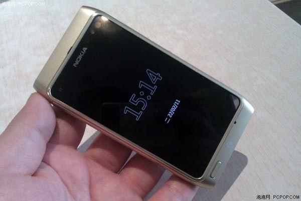 Первые фото Nokia T7-00 на Symbian^3