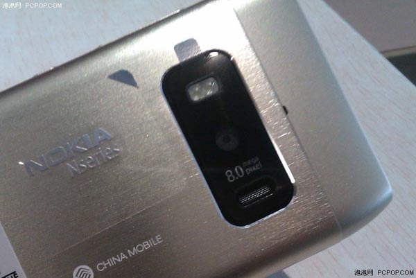 Первые фото Nokia T7-00 на Symbian^3