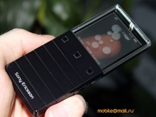 Sony Ericsson Xperia Pureness с прозрачным экраном